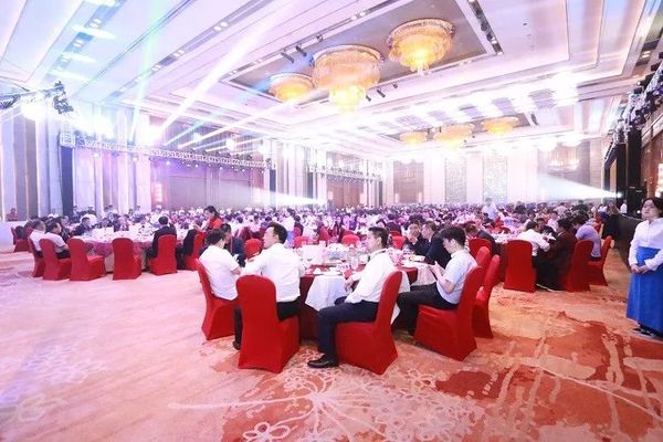 第六届中国企业家发展年会欢迎晚宴高朋满座 - 中企会企业家俱乐部